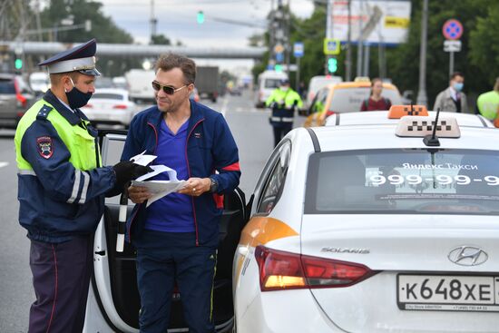 Рейд по проверке такси в Москве