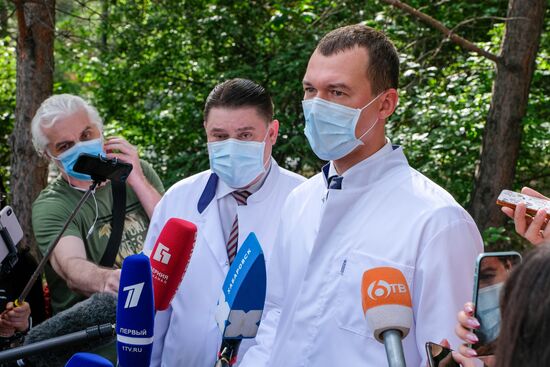 Врио губернатора Хабаровского края М. Дегтярев посетил краевую клиническую больницу