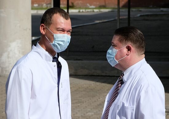 Врио губернатора Хабаровского края М. Дегтярев посетил краевую клиническую больницу