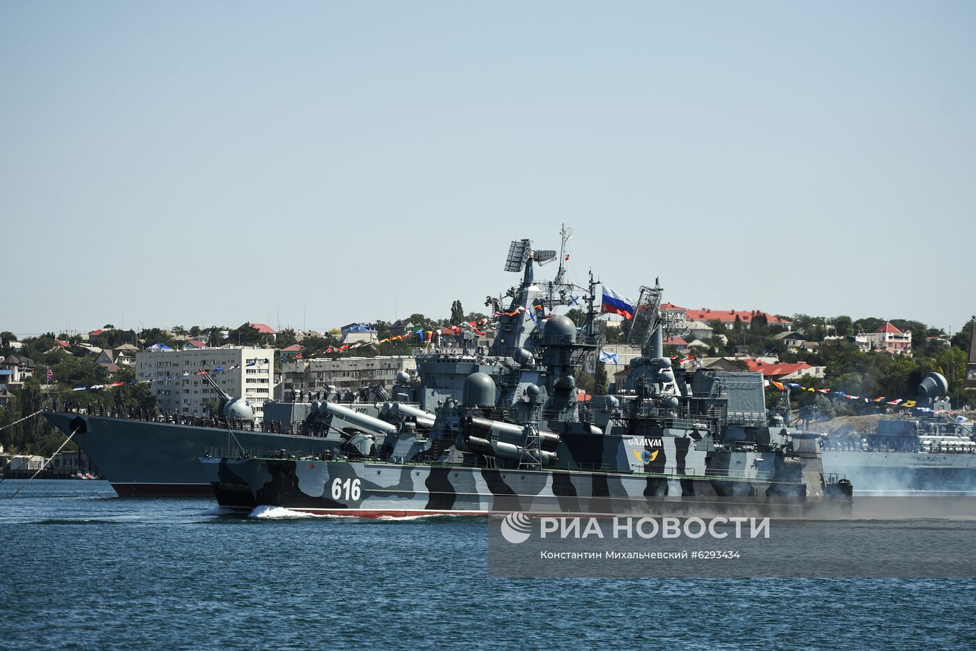 Репетиция парада в честь Дня Военно-морского флота в Севастополе