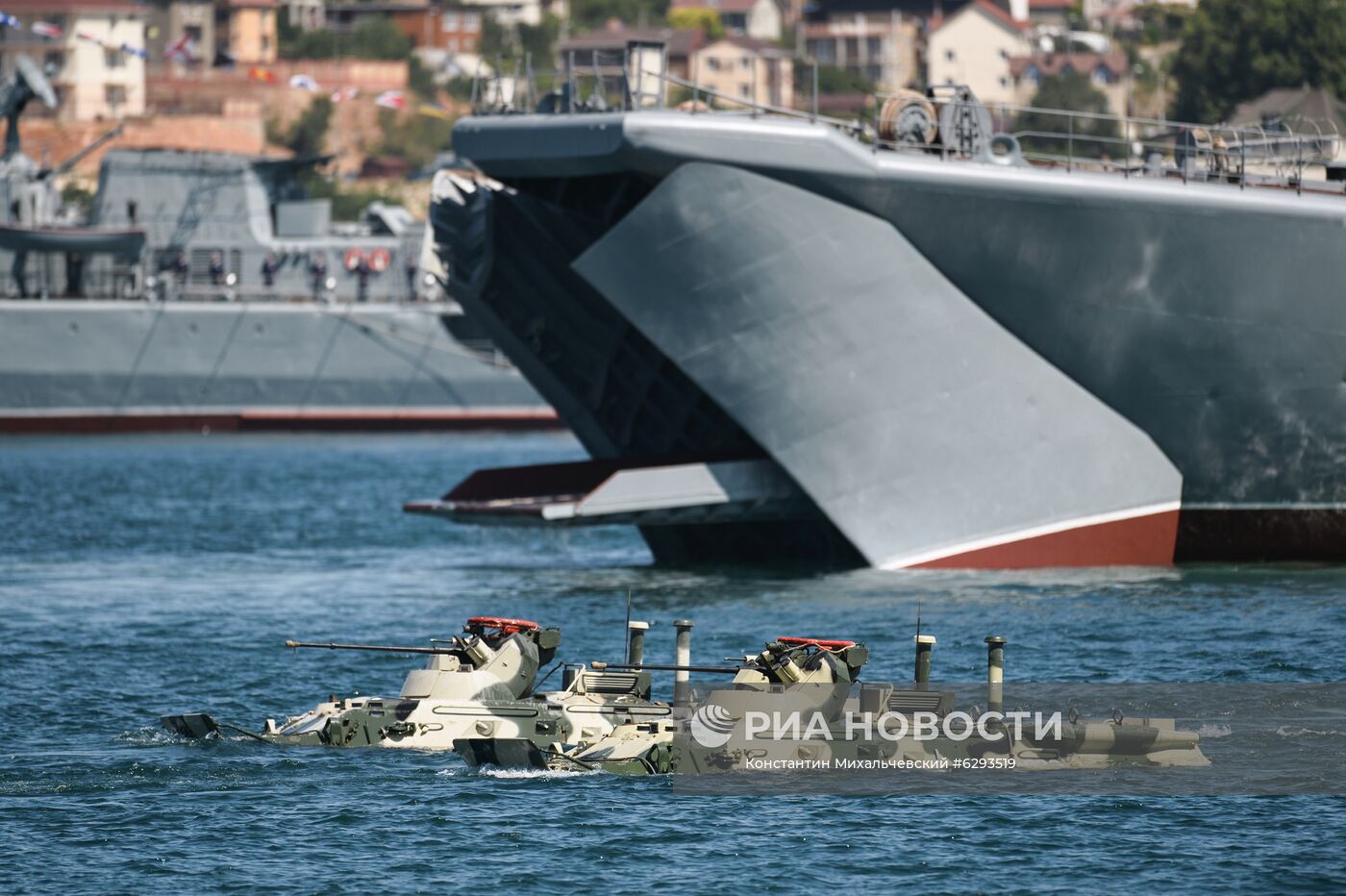 Репетиция парада в честь Дня Военно-морского флота в Севастополе