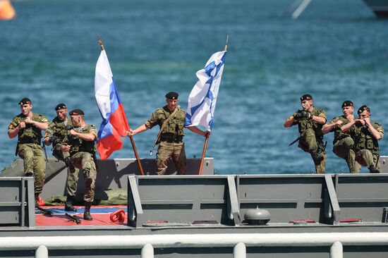 Репетиция парада в честь Дня Военно-морского флота в Севастополе