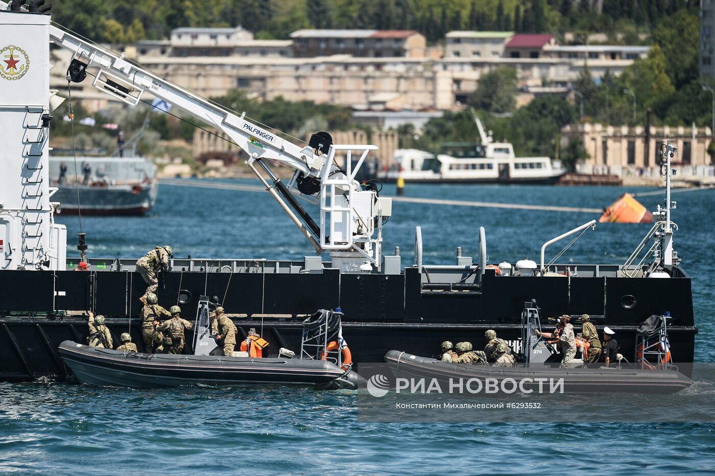 Репетиция парада в честь Дня Военно-морского флота в Севастополе