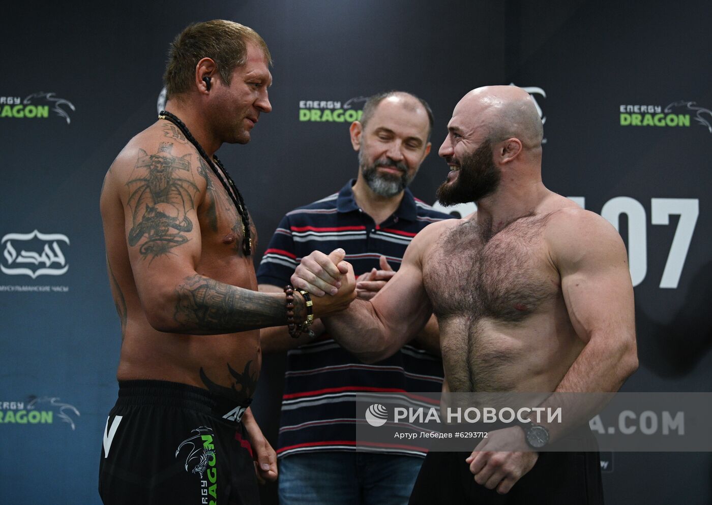 Процедура взвешивания А. Емельяненко и М. Исмаилова