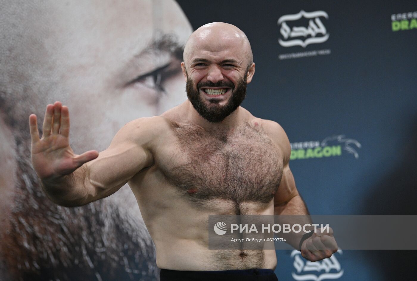 Процедура взвешивания А. Емельяненко и М. Исмаилова