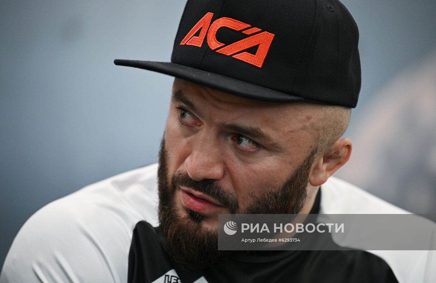 Процедура взвешивания А. Емельяненко и М. Исмаилова