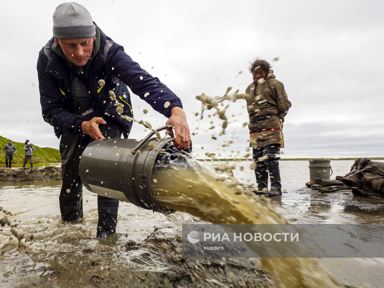 Скелет взрослого мамонта нашли на Ямале