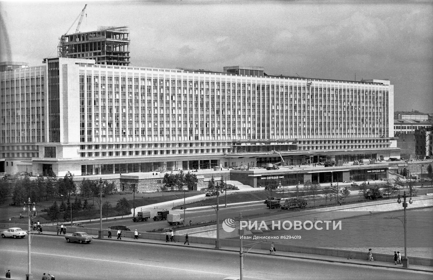 Строительство гостиницы "Россия"