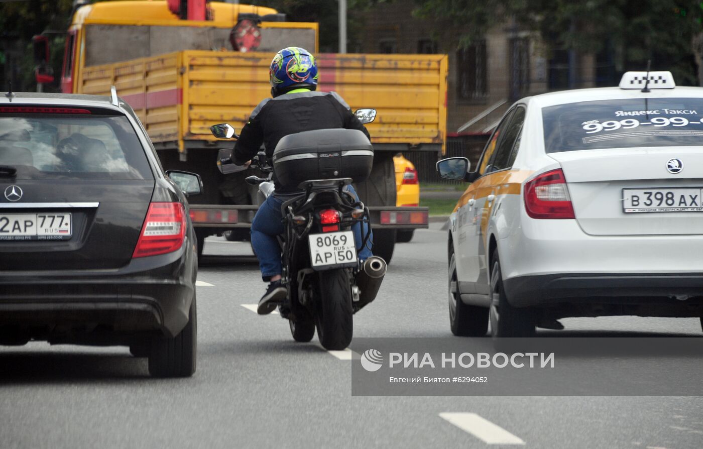 В Госдуме предложили штрафовать мотоциклистов за движение между рядами