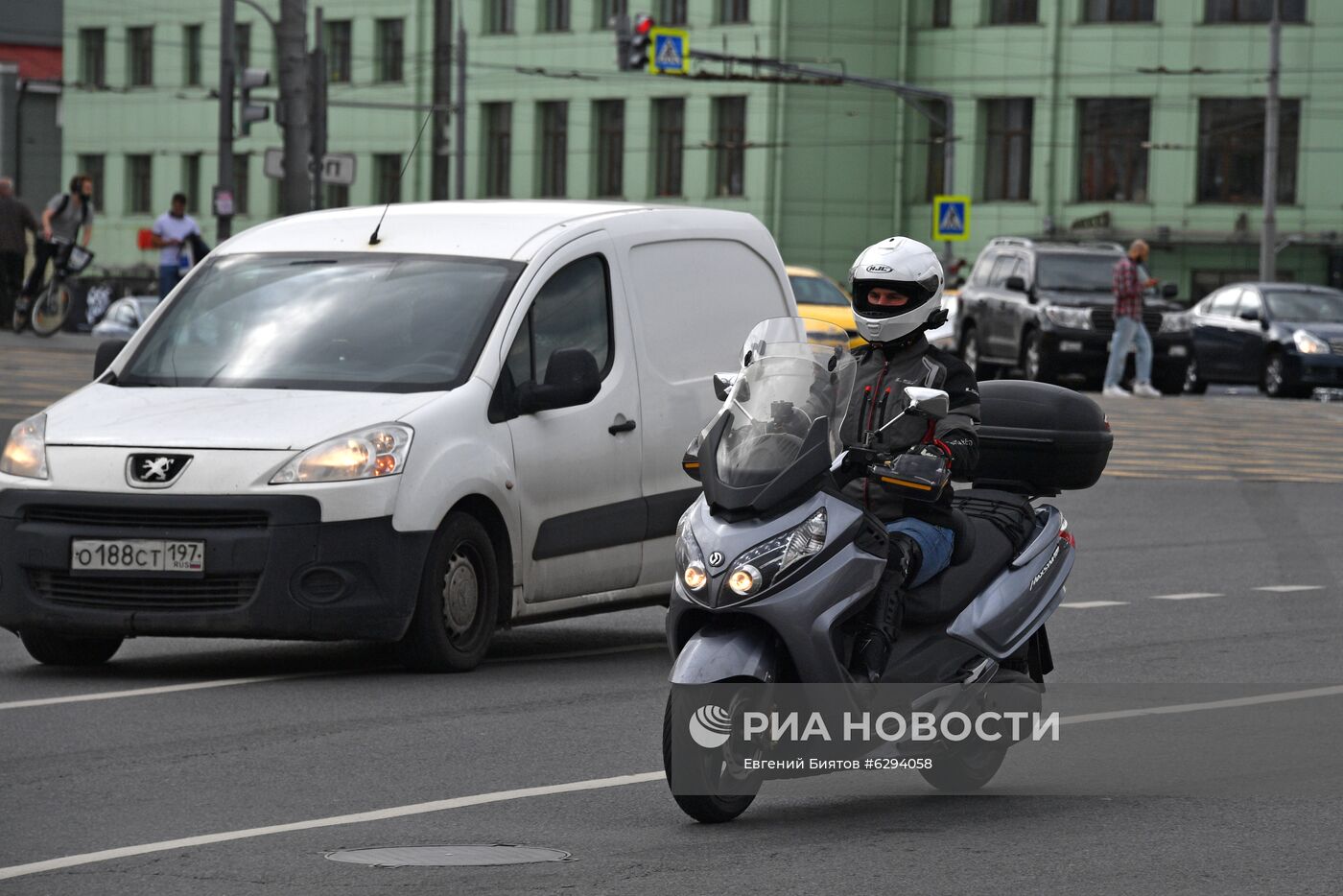 В Госдуме предложили штрафовать мотоциклистов за движение между рядами