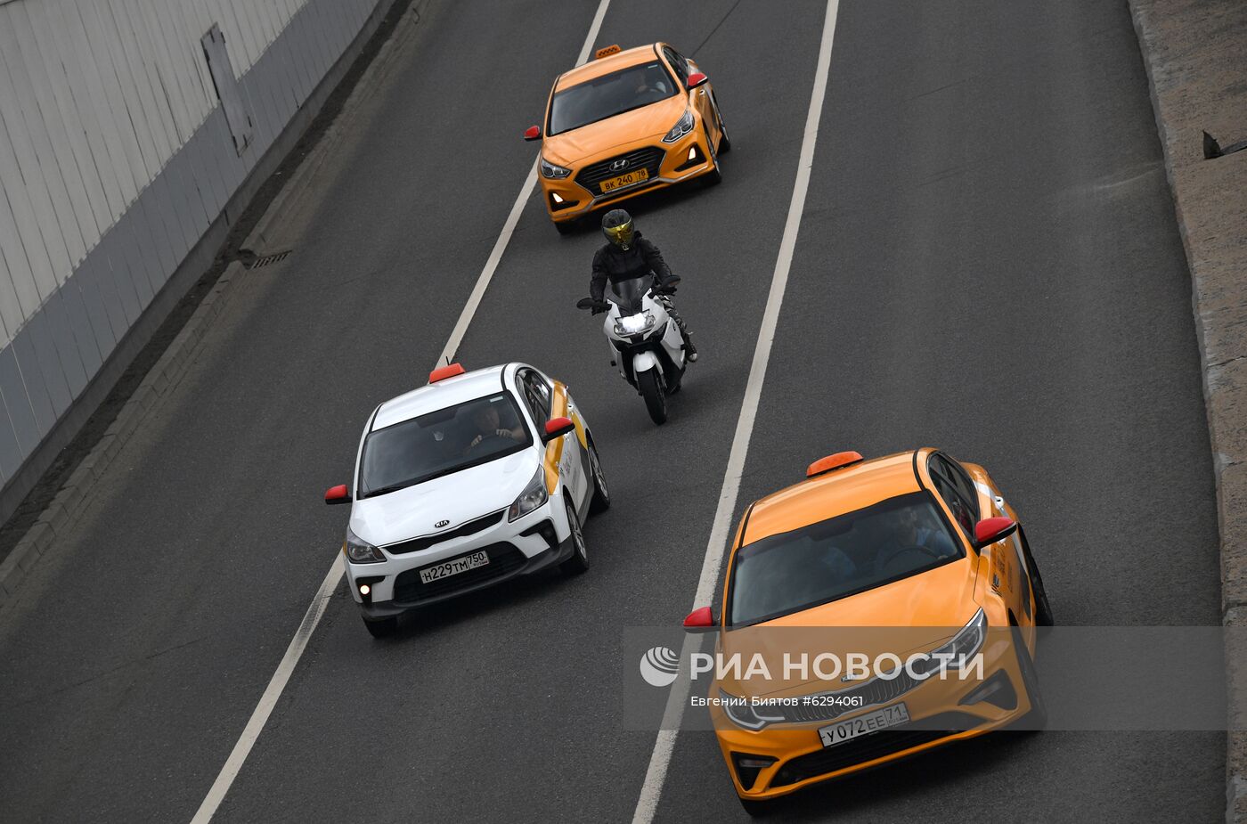 В Госдуме предложили штрафовать мотоциклистов за движение между рядами