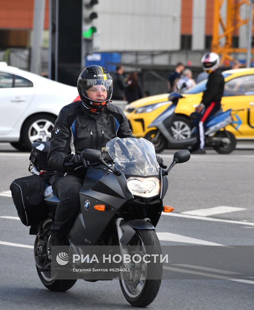 В Госдуме предложили штрафовать мотоциклистов за движение между рядами