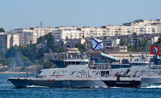 Генеральная репетиция парада в честь Дня ВМФ в городах России