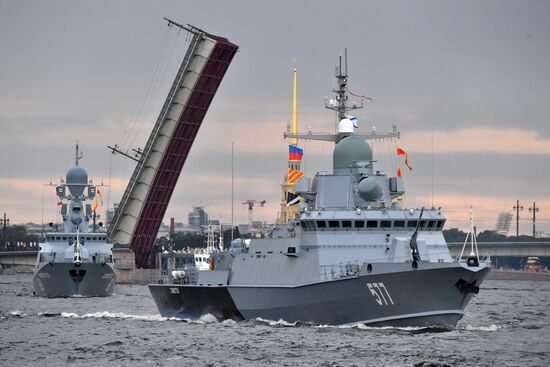 Генеральная репетиция парада в честь Дня ВМФ в городах России