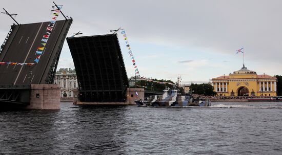 Генеральная репетиция парада в честь Дня ВМФ в городах России