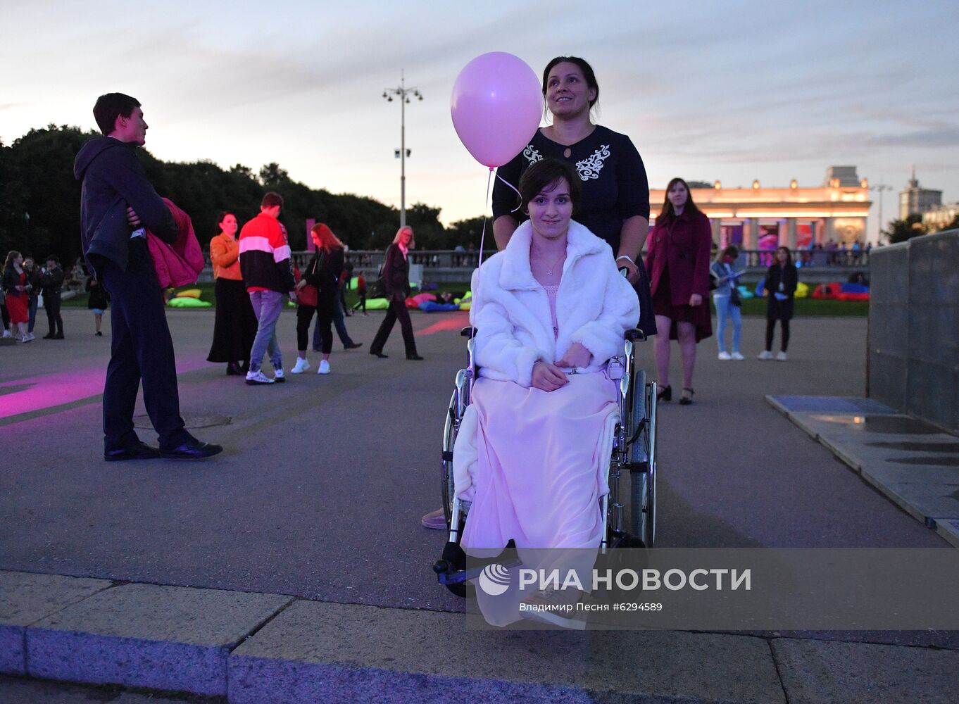 Выпускной - 2020 в парке Горького