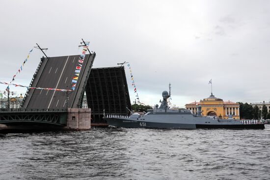 Генеральная репетиция парада в честь Дня ВМФ в городах России