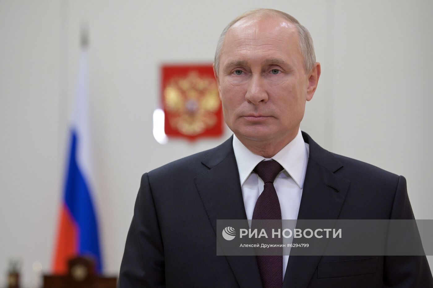 Президент РФ В. Путин поздравил сотрудников органов следствия с профессиональным праздником