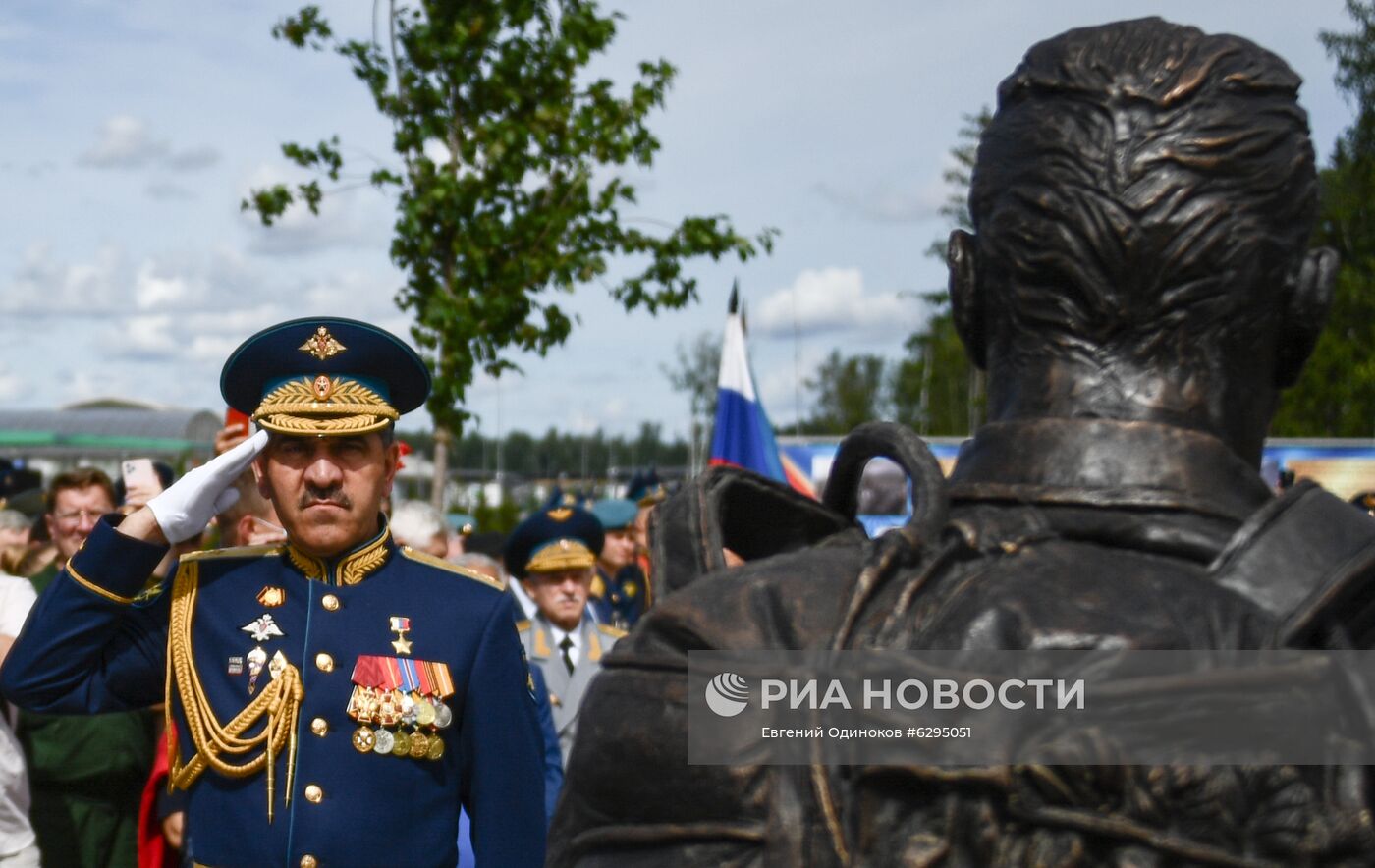 Открытие сквера Воздушно-десантных войск в парке "Патриот"