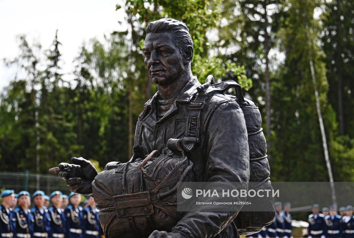 Открытие сквера Воздушно-десантных войск в парке "Патриот"