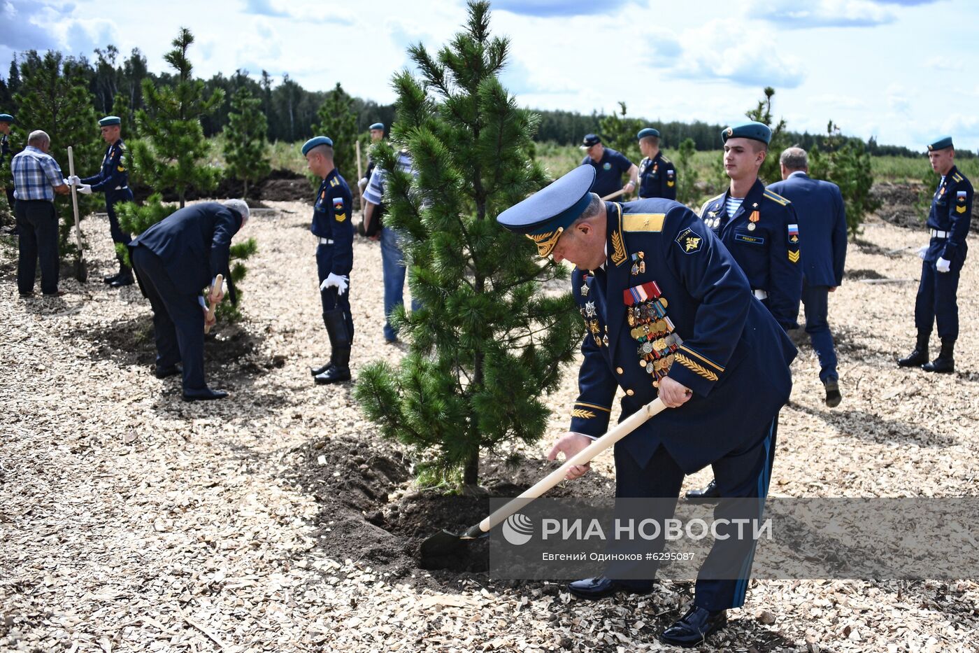 Открытие сквера Воздушно-десантных войск в парке "Патриот"