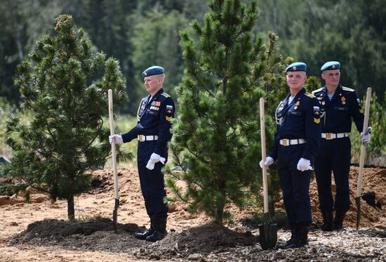 Открытие сквера Воздушно-десантных войск в парке "Патриот"