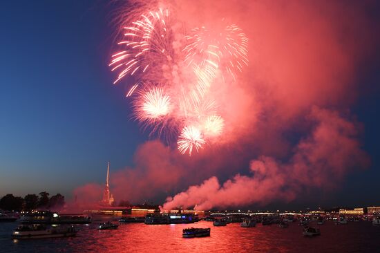 Салют в честь Дня ВМФ в Санкт-Петербурге