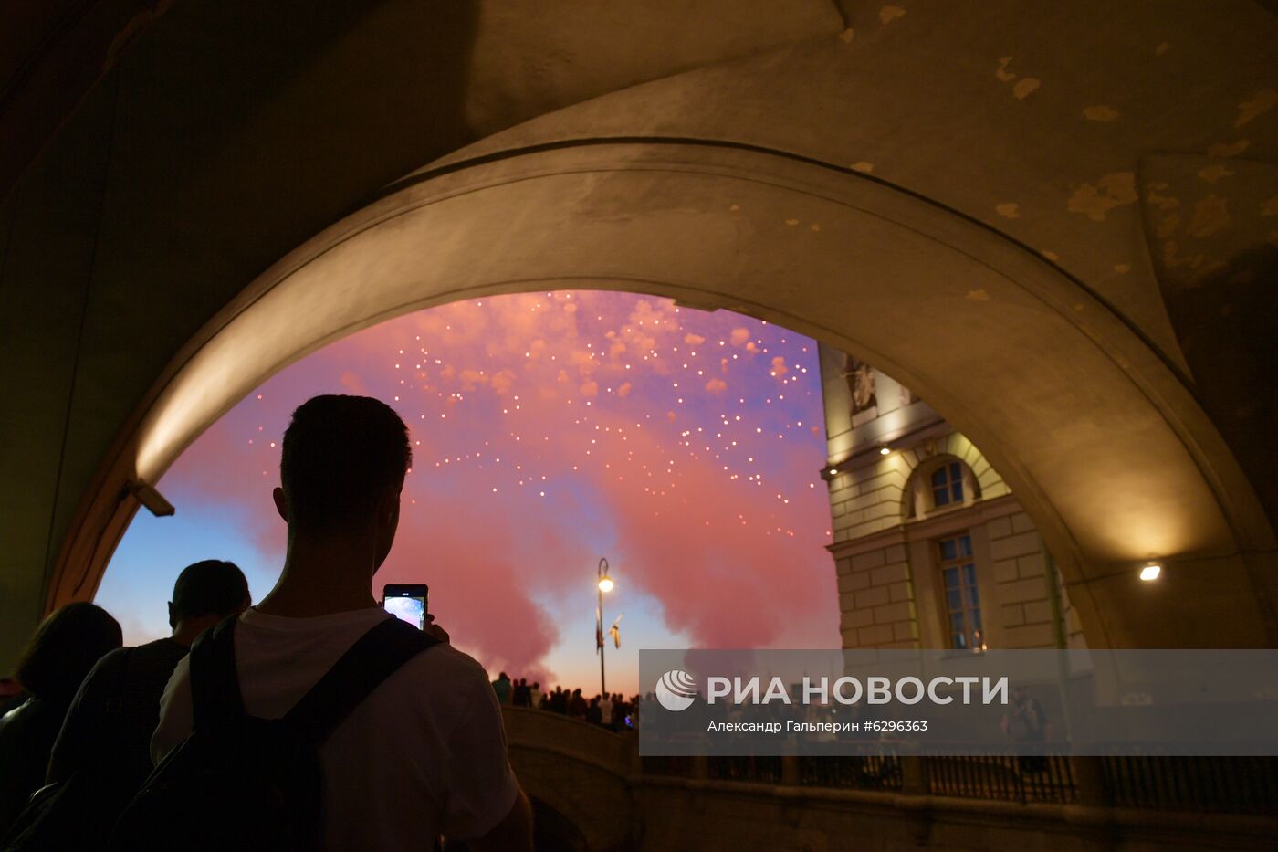 Салют в честь Дня ВМФ в Санкт-Петербурге