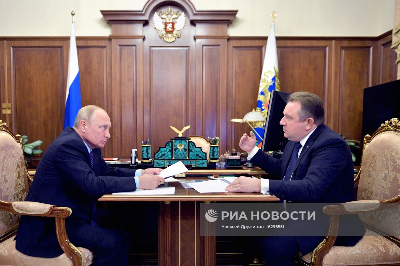 Президент РФ В. Путин встретился с главой "Объединенной судостроительной корпорации" А. Рахмановым