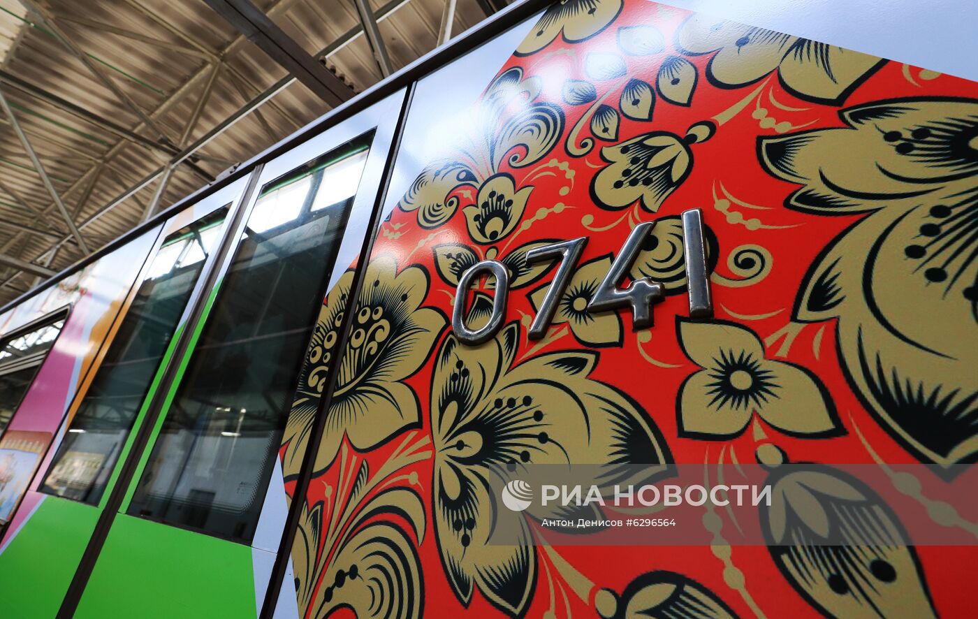 Запуск тематического поезда, посвящённого народным художественным промыслам России 