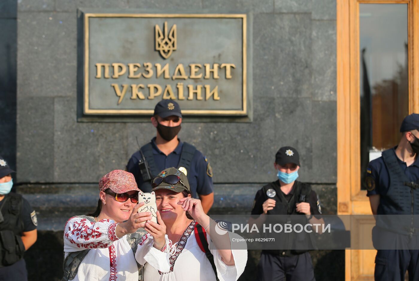 Акция националистов в Киеве против перемирия на Донбассе