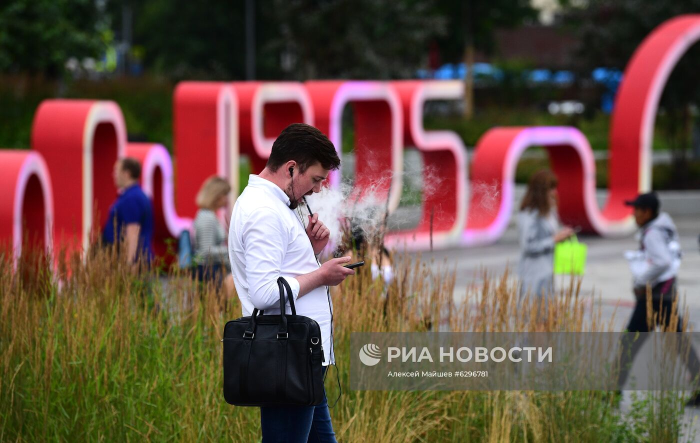 В Москве появился арт-объект "Световое пианино 1905"