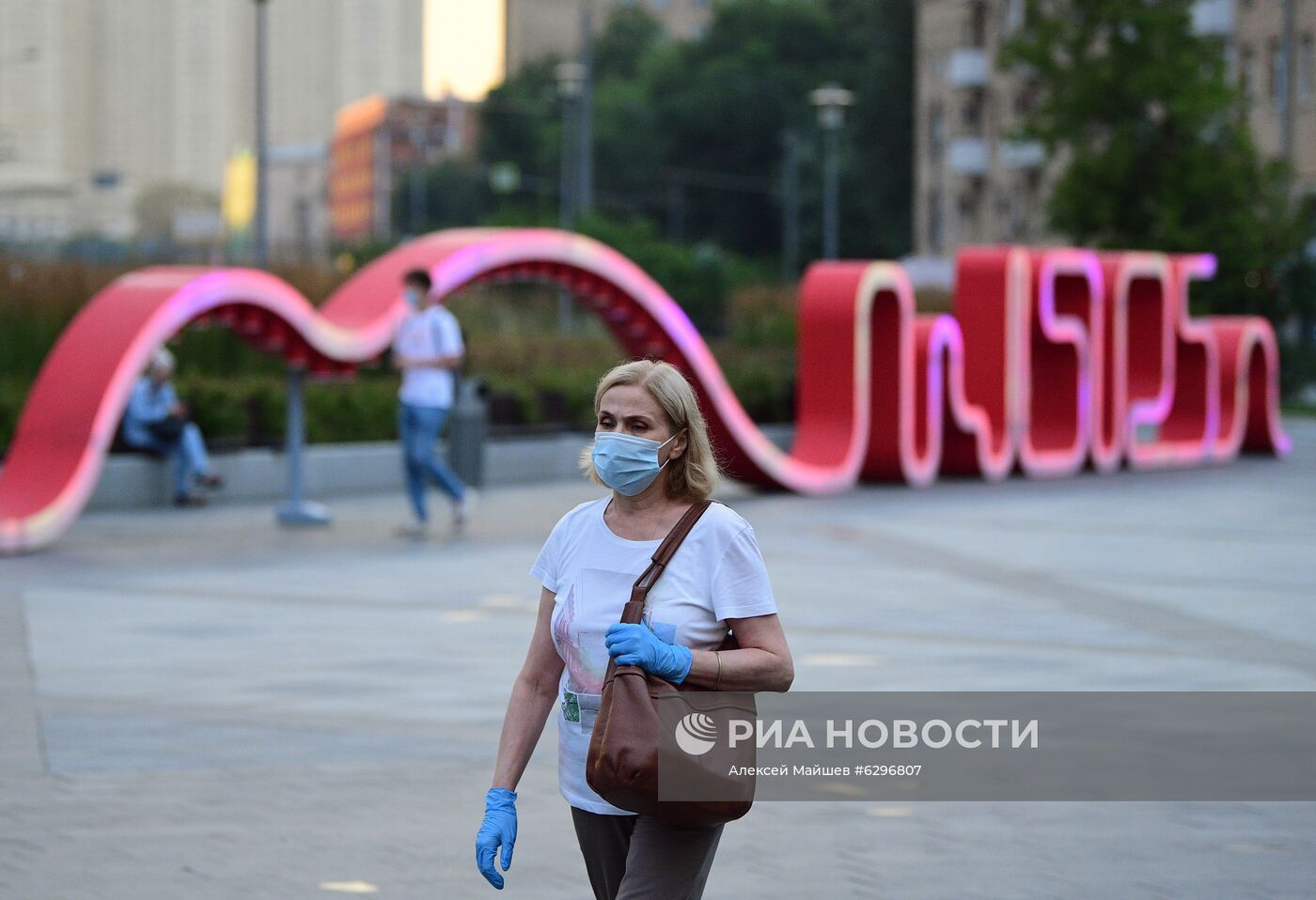 В Москве появился арт-объект "Световое пианино 1905"