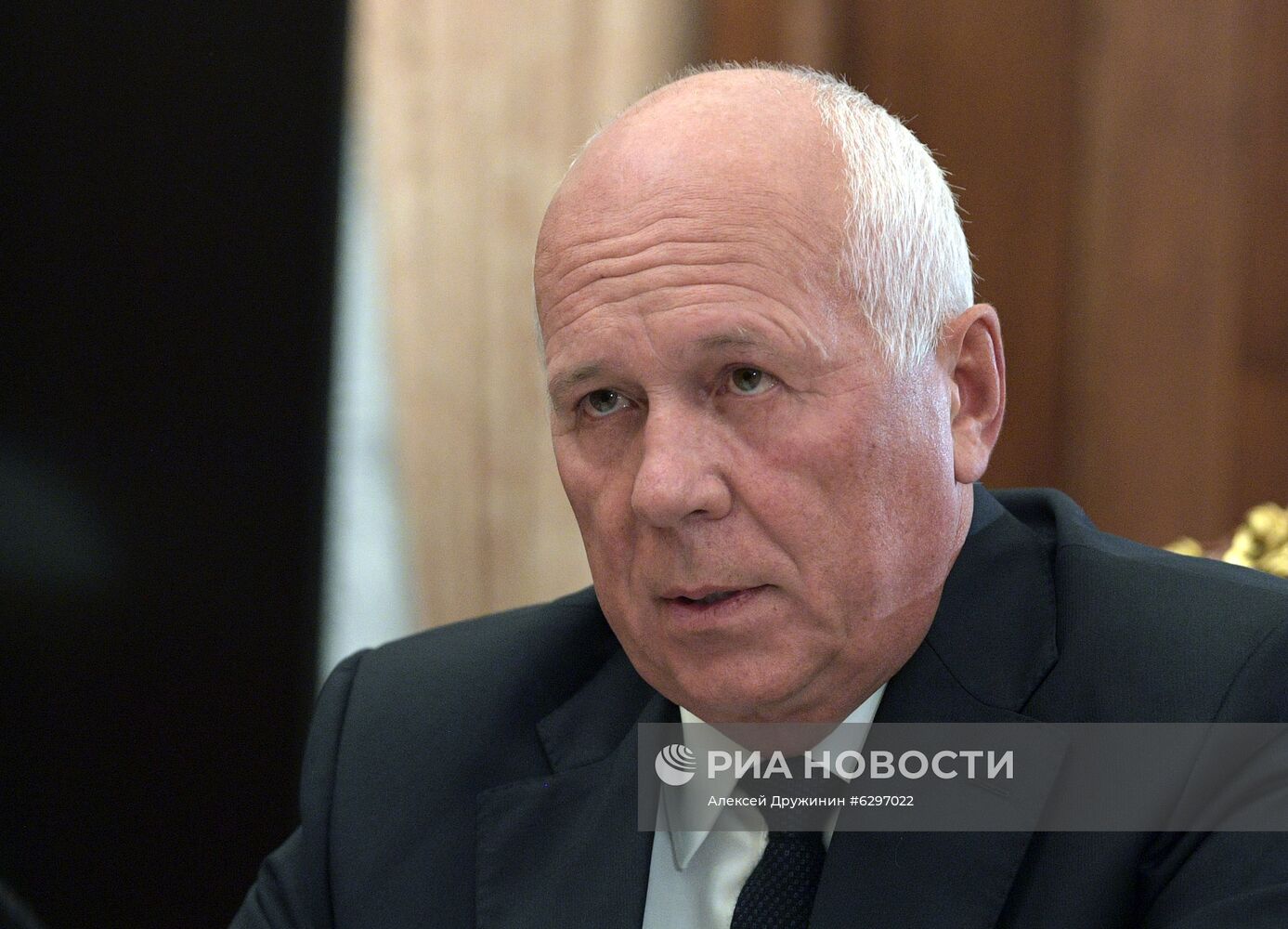 Президент РФ В. Путин встретился с главой "Ростеха" С. Чемезовым