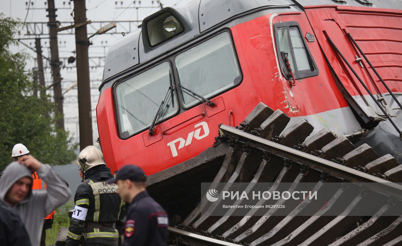 Два электровоза столкнулись в Санкт-Петербурге