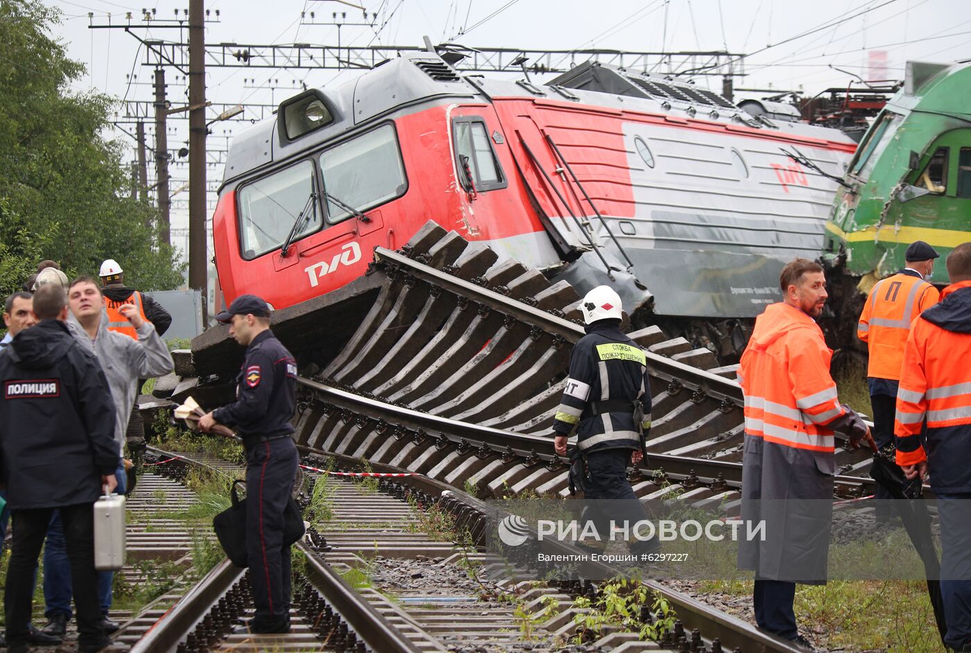 Два электровоза столкнулись в Санкт-Петербурге