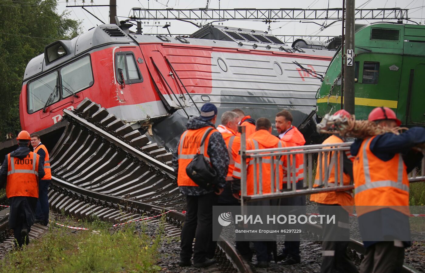 Два электровоза столкнулись в Санкт-Петербурге