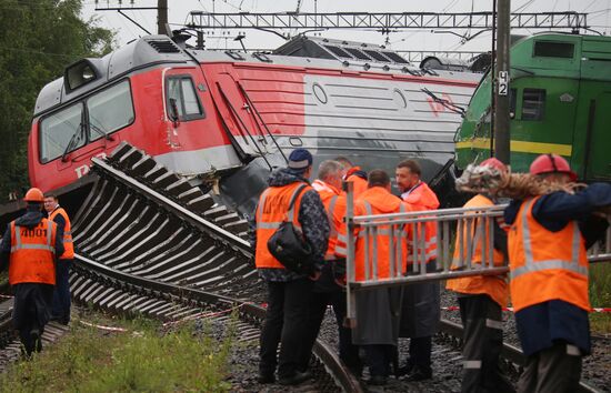 Два электровоза столкнулись в Санкт-Петербурге