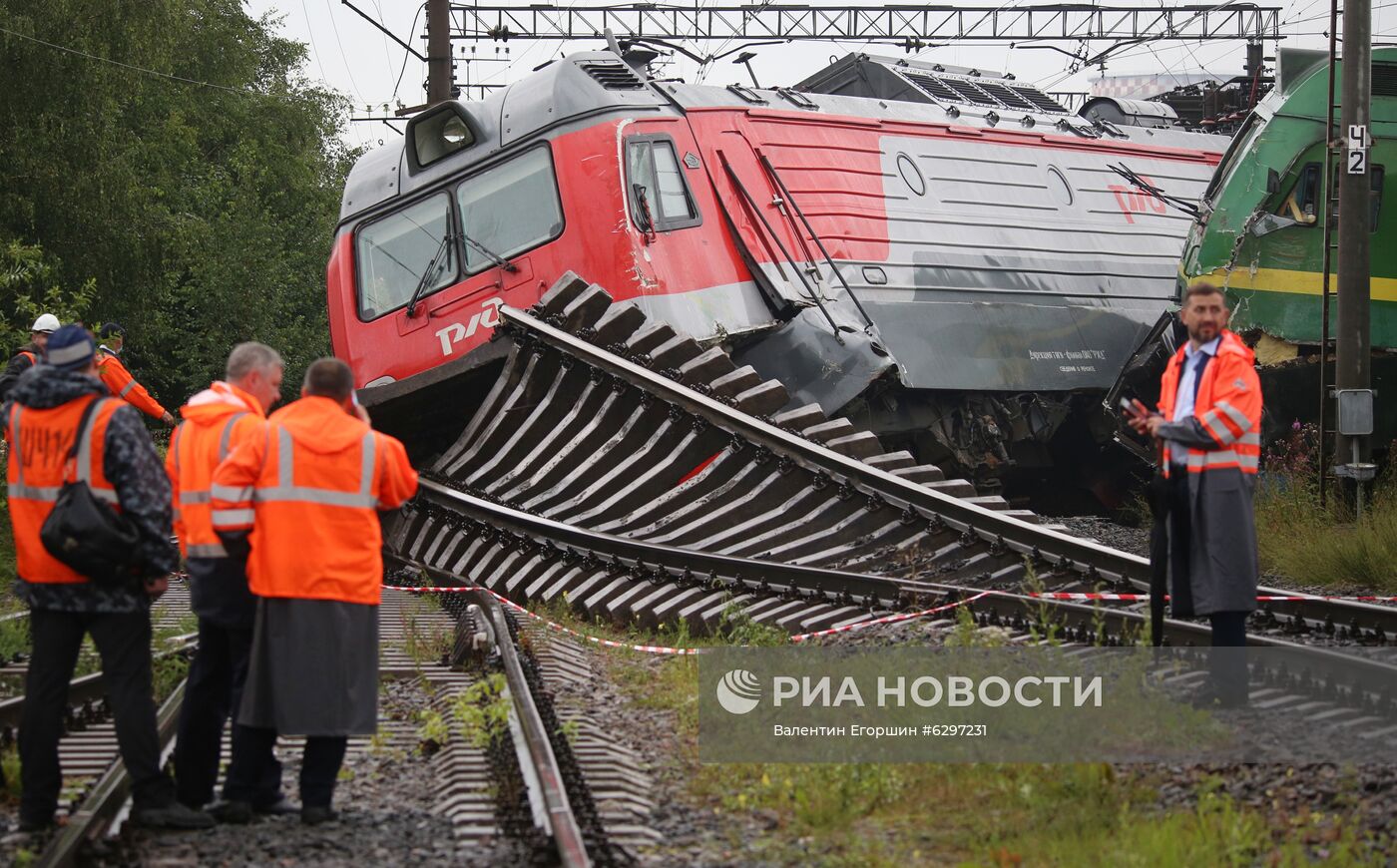 Два электровоза столкнулись в Санкт-Петербурге