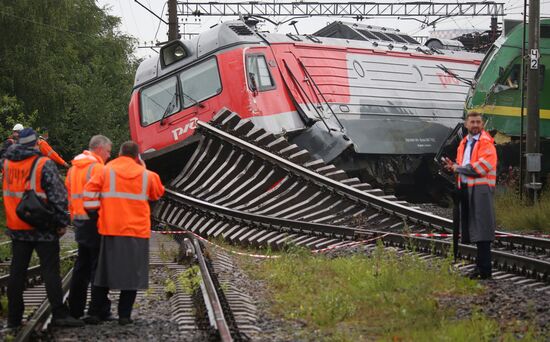 Два электровоза столкнулись в Санкт-Петербурге