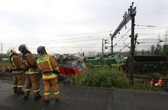Два электровоза столкнулись в Санкт-Петербурге
