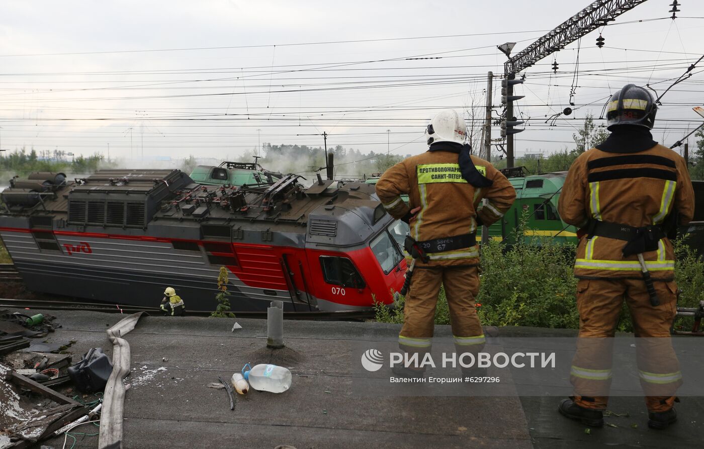 Два электровоза столкнулись в Санкт-Петербурге