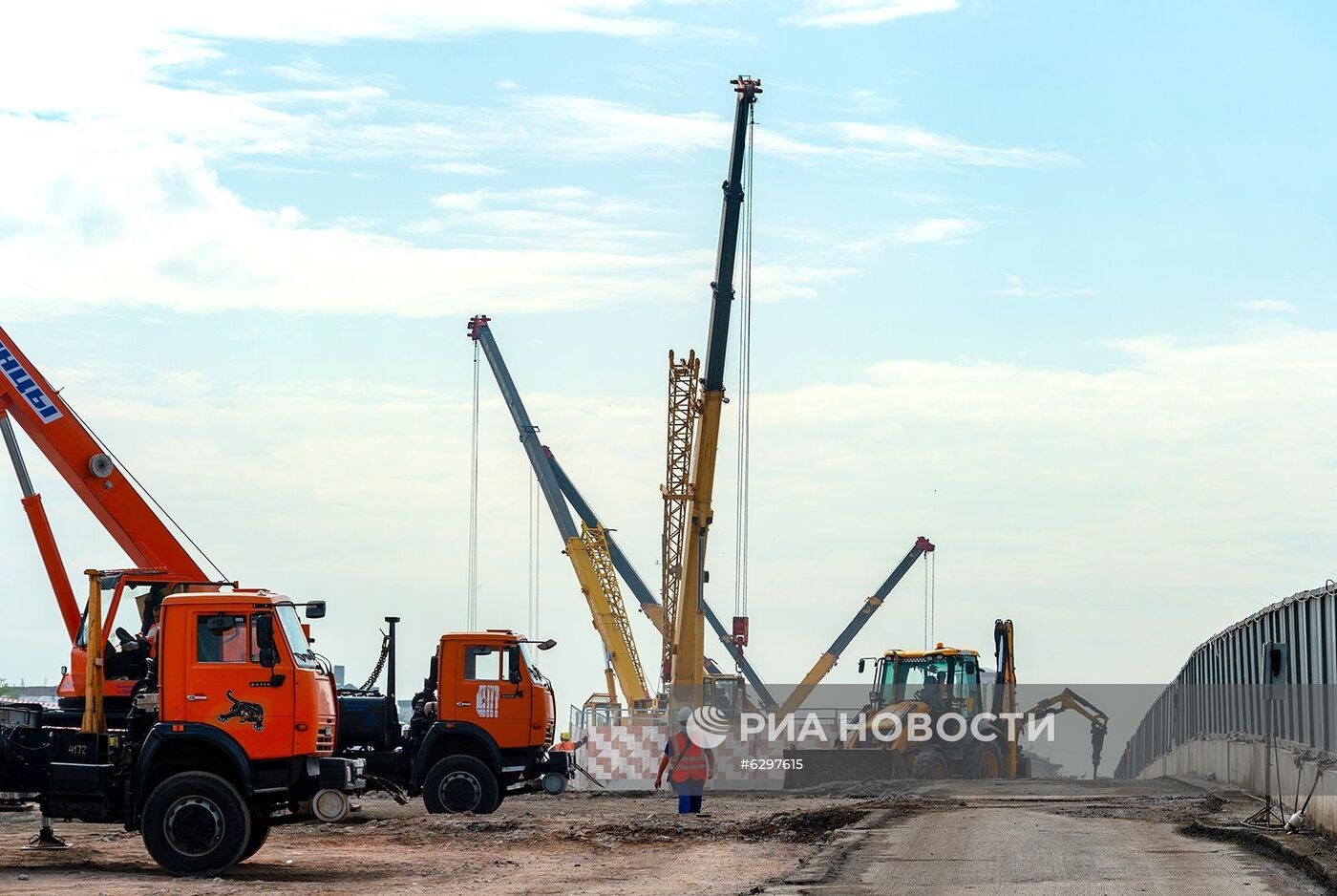 Ремонт Большого Каменного моста продолжается в Москве