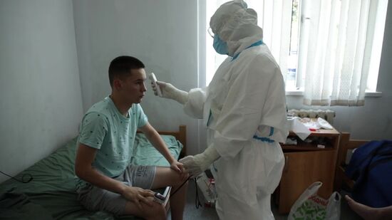 Работа военных медиков ВС РФ в госпитале в Бишкеке