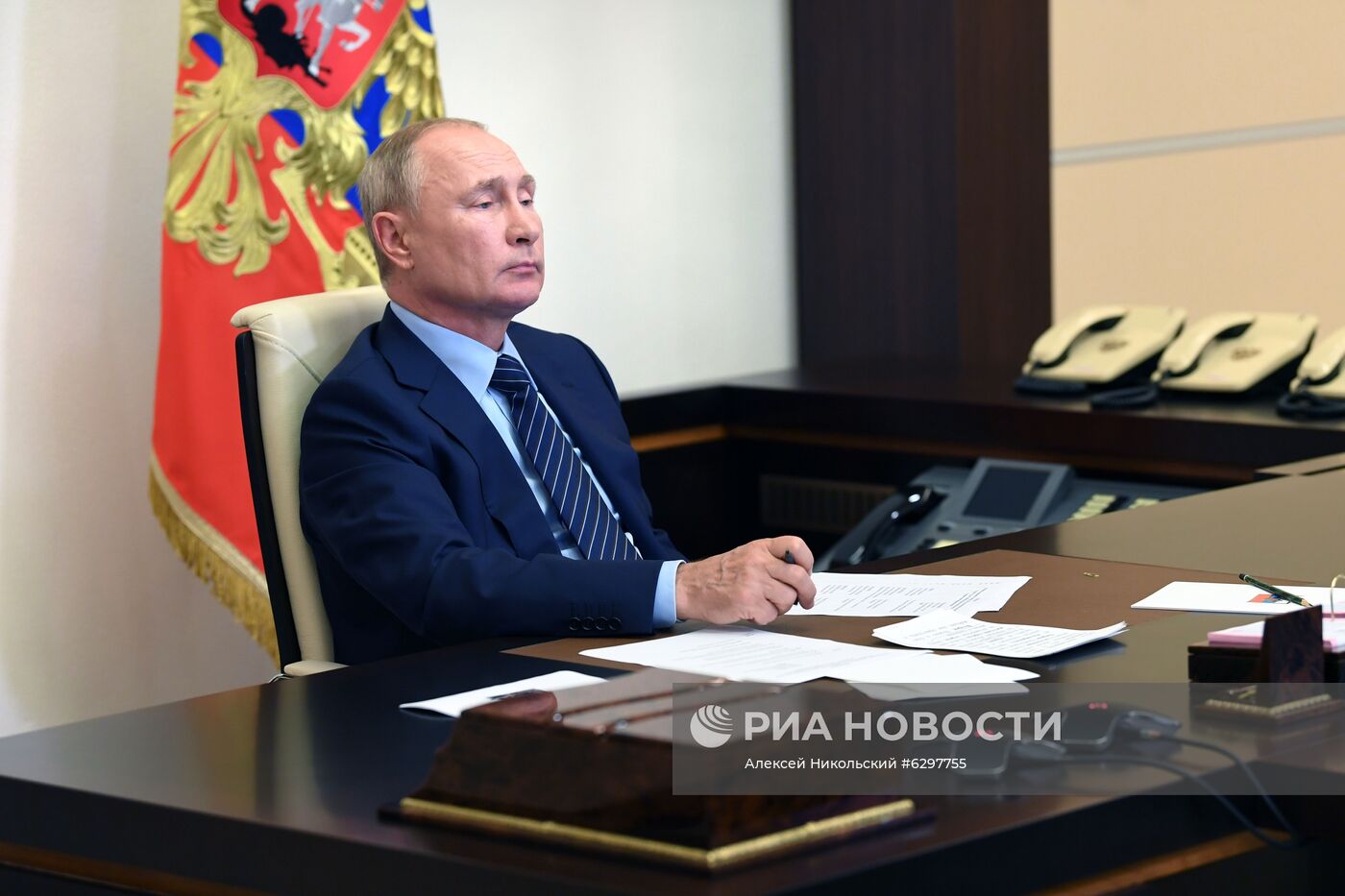 Президент РФ В. Путин провел совещание по ситуации в г. Усолье-Сибирском