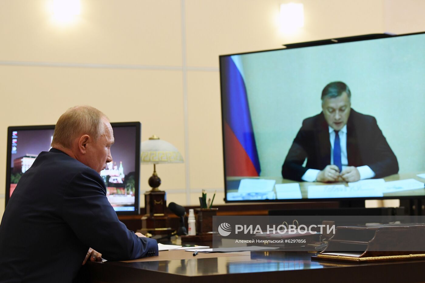 Президент РФ В. Путин провел встречу с врио губернатора Иркутской области И. Кобзевым