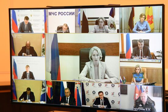 Президент РФ В. Путин провел совещание по ситуации в г. Усолье-Сибирском