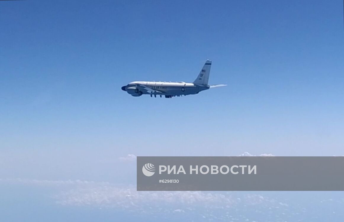 Российский истребитель СУ-27 перехватил самолеты США над Чёрном морем 