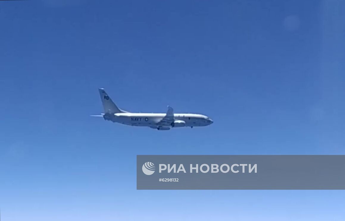 Российский истребитель СУ-27 перехватил самолеты США над Чёрном морем 