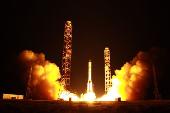 Запуск РН "Протон-М" с разгонным блоком "Бриз-М" и аппаратами "Экспресс-103" и "Экспресс-80"  